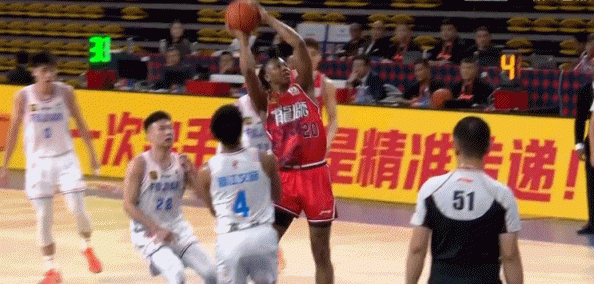 秀翻車(chē)了！道格拉斯面對(duì)空籃選擇拉桿結(jié)果上丟 自己也懊惱不已